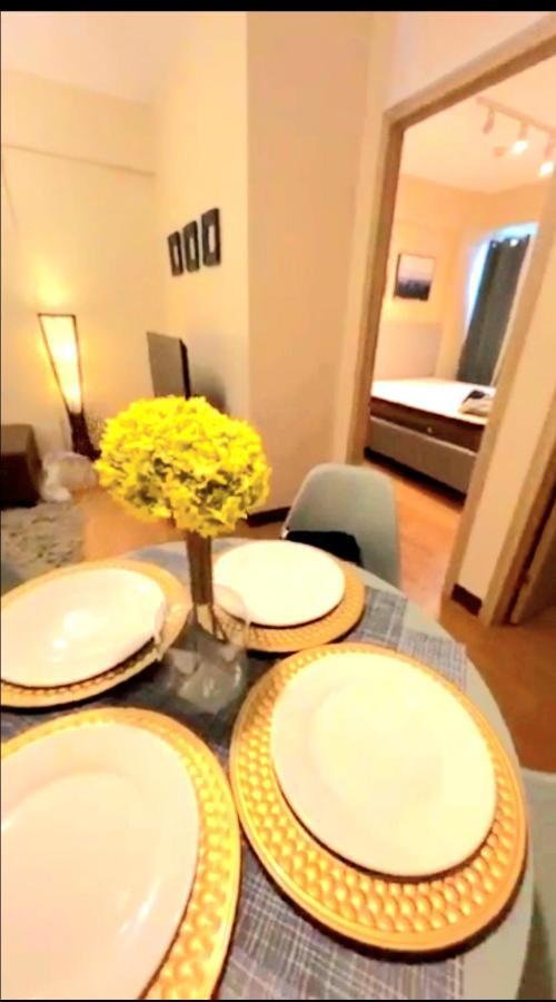 The Lancris Residences, 2 Bedrooms, 1 Bathroom, Living-Room, Kitchen & Pool Is Free Paranaque City Esterno foto