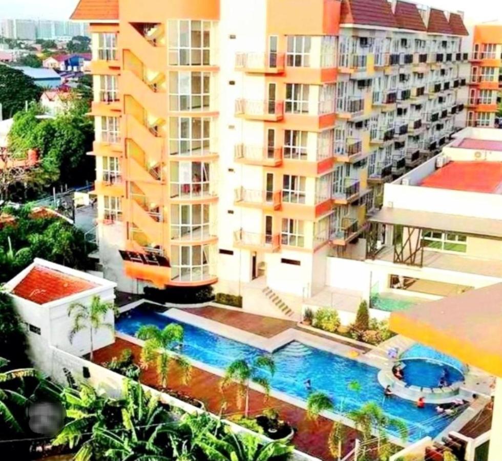 The Lancris Residences, 2 Bedrooms, 1 Bathroom, Living-Room, Kitchen & Pool Is Free Paranaque City Esterno foto