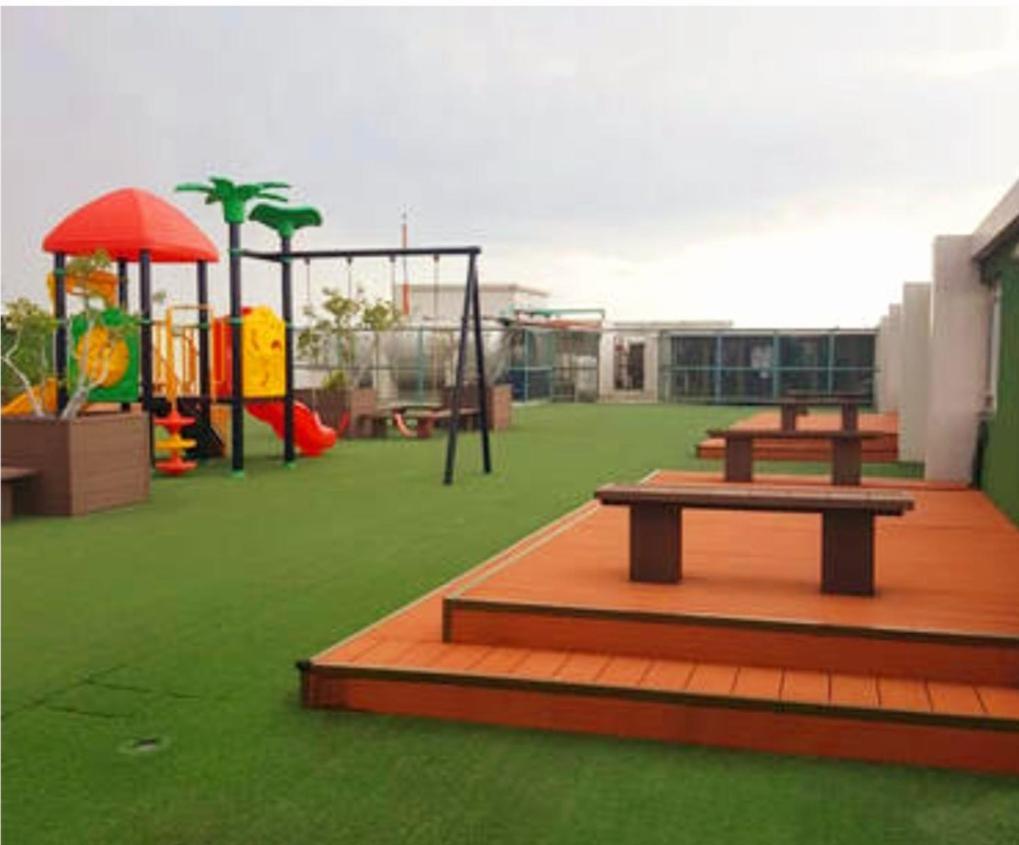 The Lancris Residences, 2 Bedrooms, 1 Bathroom, Living-Room, Kitchen & Pool Is Free Paranaque City Esterno foto